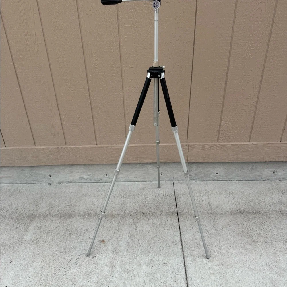 Star D Falcon Deluxe Extendable Tripod